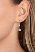 Load image into Gallery viewer, Pearls Before VINE - Silver Necklace