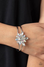 Load image into Gallery viewer, Chic Corsage - White Bracelet
