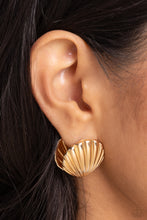 Load image into Gallery viewer, Seashell Surprise - Gold Earring
