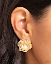 Load image into Gallery viewer, Oyster Opulence - Gold Earring
