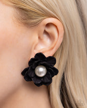 Load image into Gallery viewer, Blooming Backdrop - Black Earring
