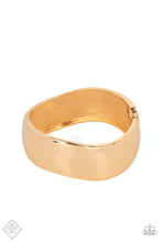 Load image into Gallery viewer, Urban Anchor - Gold Bracelet
