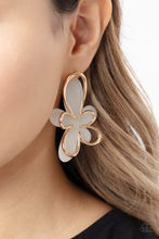 Load image into Gallery viewer, Glimmering Gardens - Gold Earring
